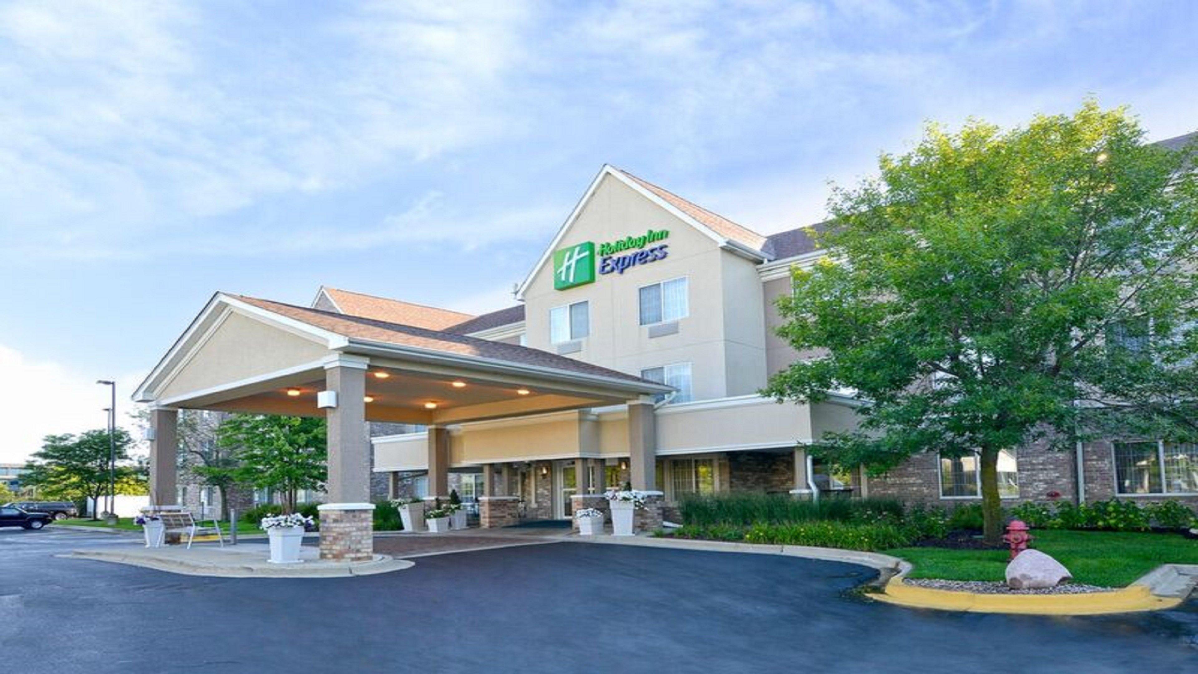 Holiday Inn Express & Suites Chicago-Deerfield Lincolnshire By Ihg Riverwoods Exterior photo